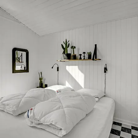 4 Bedroom Stunning In * Богенсе