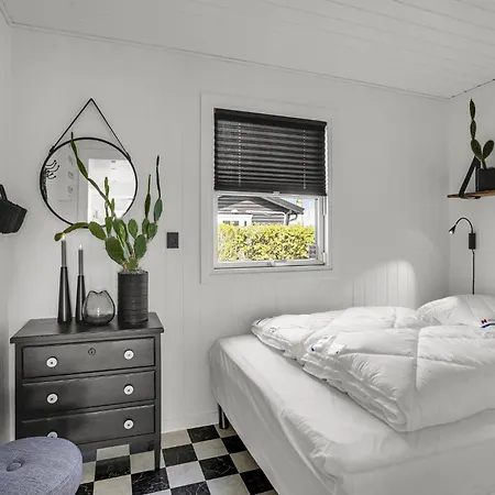 Дом отдыха 4 Bedroom Stunning In