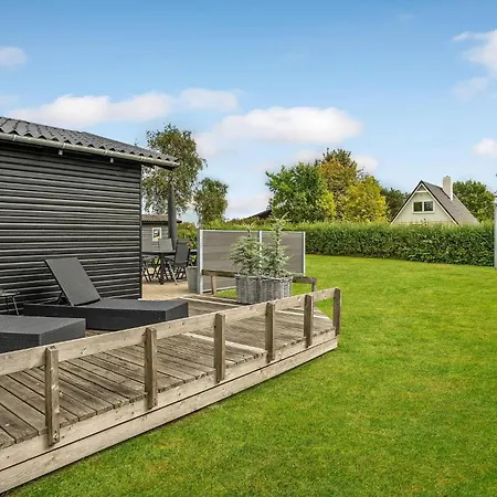 4 Bedroom Stunning In * Богенсе