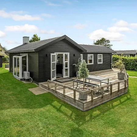 Lovely Home In Bogense With Wifi Bogense