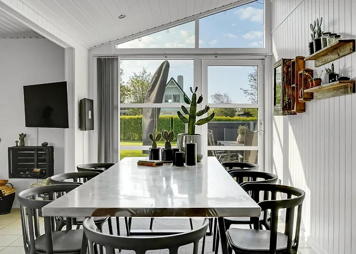 Σπίτι διακοπών 4 Bedroom Stunning In *