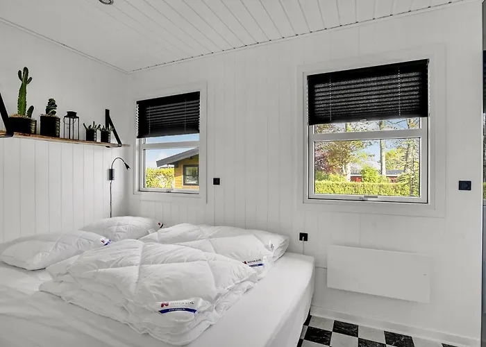 4 Bedroom Stunning In Bogense